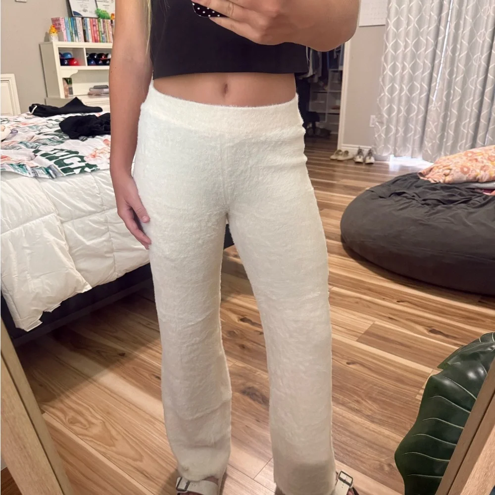 Aerie cream soft and COMFORTABLE wide leg lounge pants - Picture 2 of 6